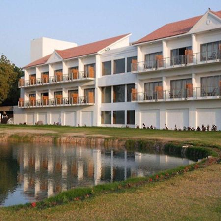 Club Mahindra Kensville Golf Resort Ахмедабад Екстериор снимка